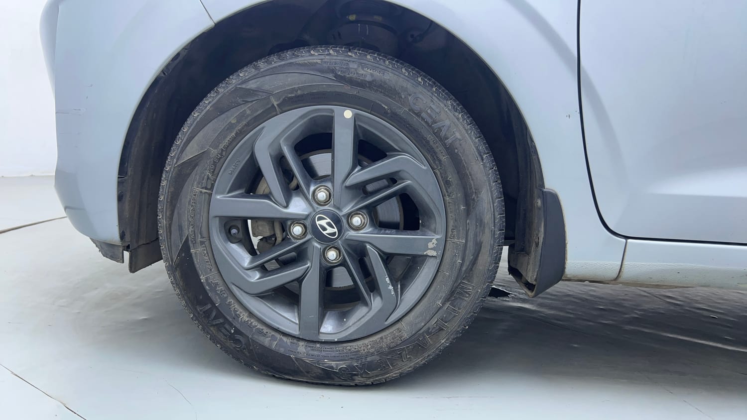 Used 2020 Hyundai Grand i10 Nios Sportz AMT 1.2 Kappa VTVT Petrol Automatic tyres LEFT FRONT TYRE RIM VIEW