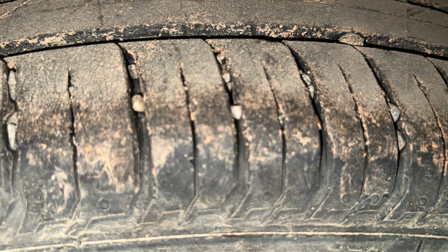 Used 2023 Hyundai New i20 Sportz 1.2 MT Petrol Manual tyres RIGHT REAR TYRE TREAD VIEW