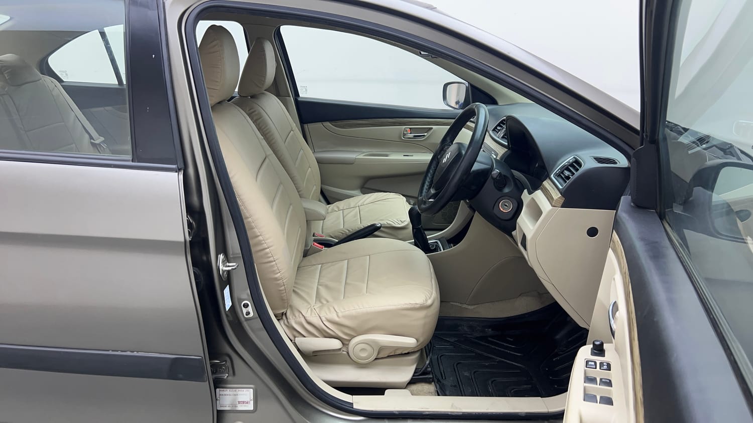 Used 2019 Maruti Suzuki Ciaz Delta Hybrid 1.5 Petrol Manual interior RIGHT SIDE FRONT DOOR CABIN VIEW