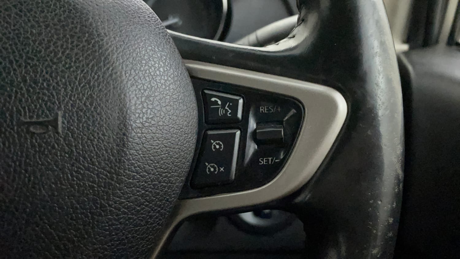 Used 2017 Tata Hexa XT 4x2 7 STR Diesel Manual top_features Cruise control