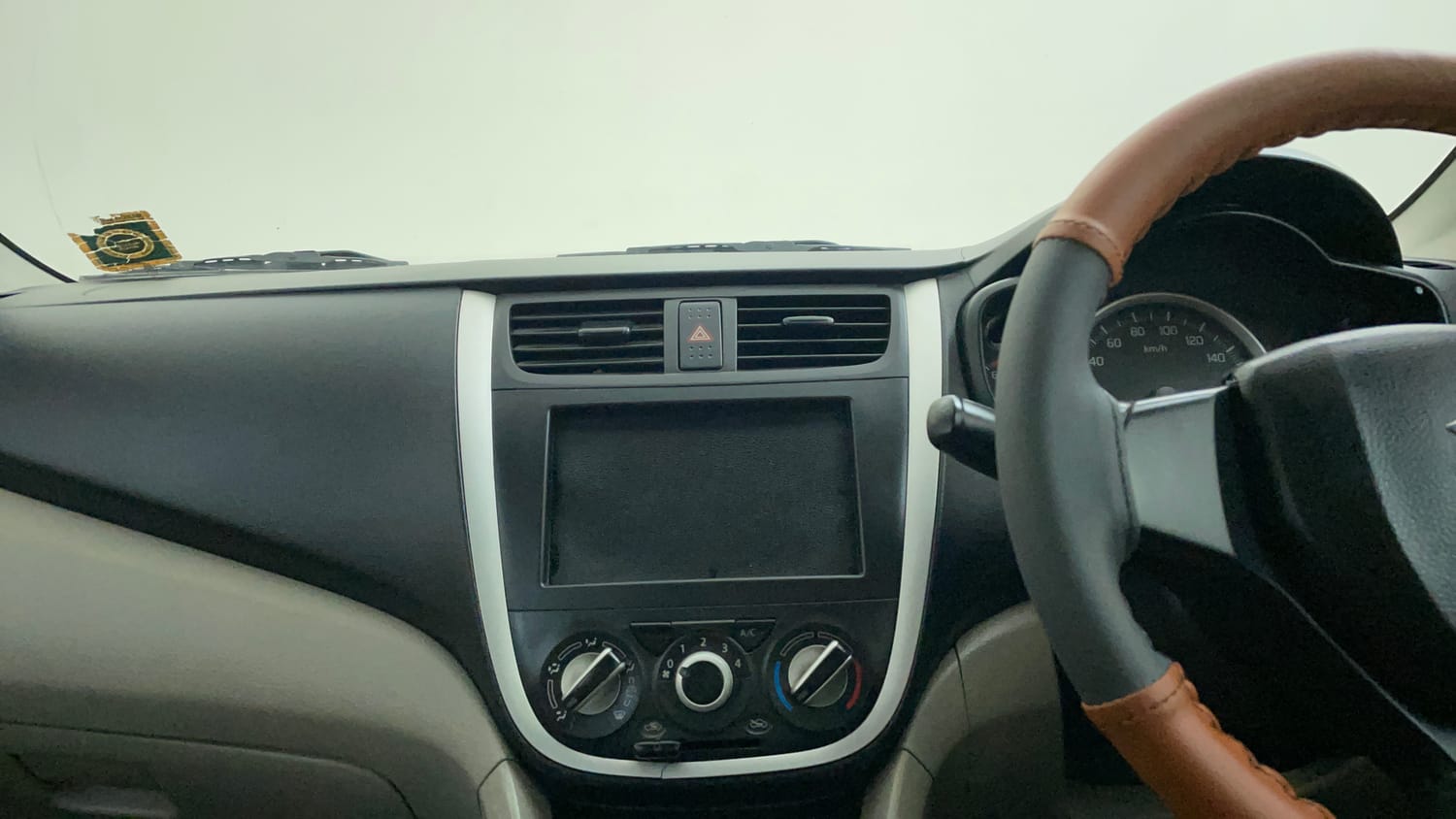 Used 2015 Maruti Suzuki Celerio VXi AMT Petrol Automatic interior MUSIC SYSTEM & AC CONTROL VIEW