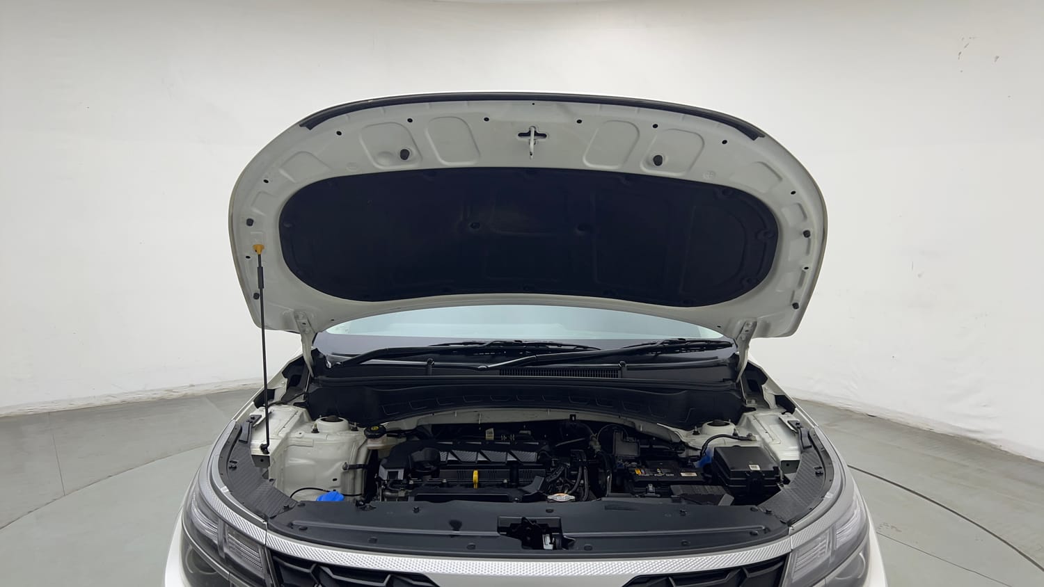 Used 2024 Kia Seltos HTK 1.5 Petrol MT Petrol Manual engine ENGINE & BONNET OPEN FRONT VIEW