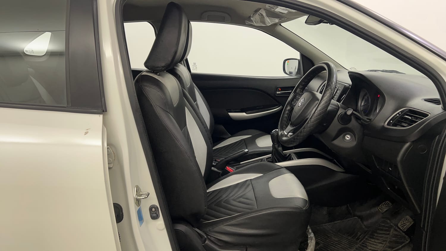 Used 2018 Maruti Suzuki Baleno Delta 1.2 Petrol Manual interior RIGHT SIDE FRONT DOOR CABIN VIEW