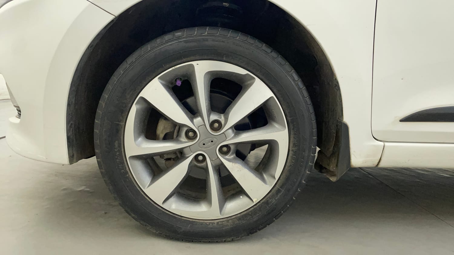 Used 2016 Hyundai Elite i20 Asta 1.2 (O) Petrol Manual tyres LEFT FRONT TYRE RIM VIEW