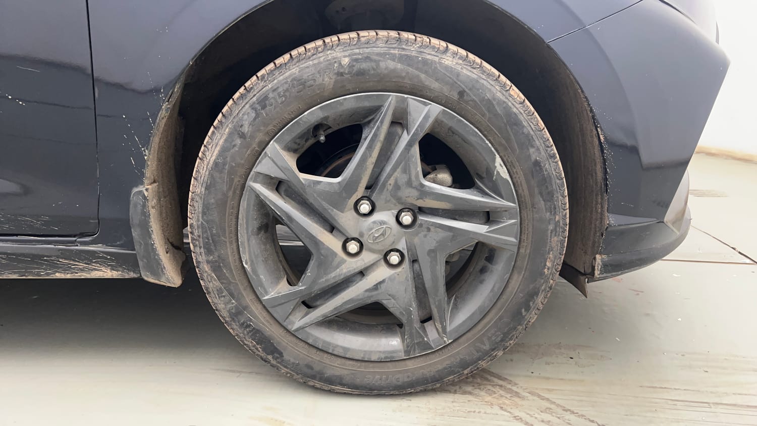Used 2023 Hyundai New i20 Sportz 1.2 MT Petrol Manual tyres RIGHT FRONT TYRE RIM VIEW