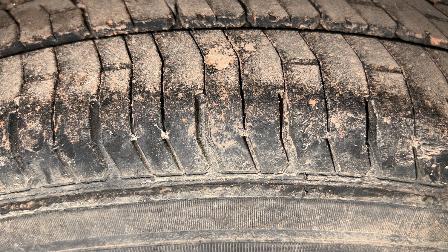 Used 2013 Ford Figo Duratorq Diesel EXI 1.4 Diesel Manual tyres RIGHT REAR TYRE TREAD VIEW
