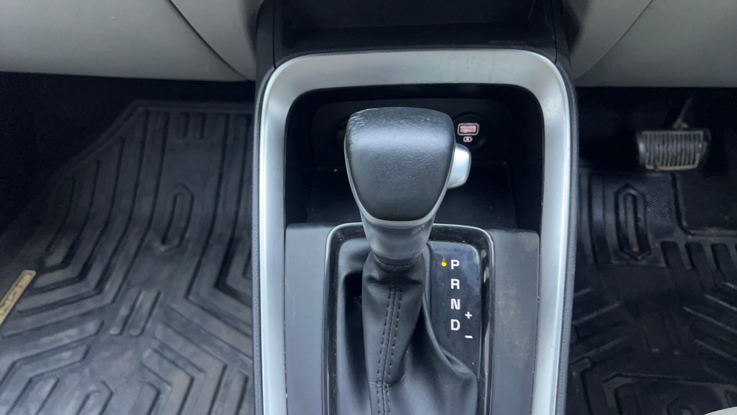 Used 2023 Kia Sonet HTX 1.5 AT Diesel Automatic interior GEAR  KNOB VIEW