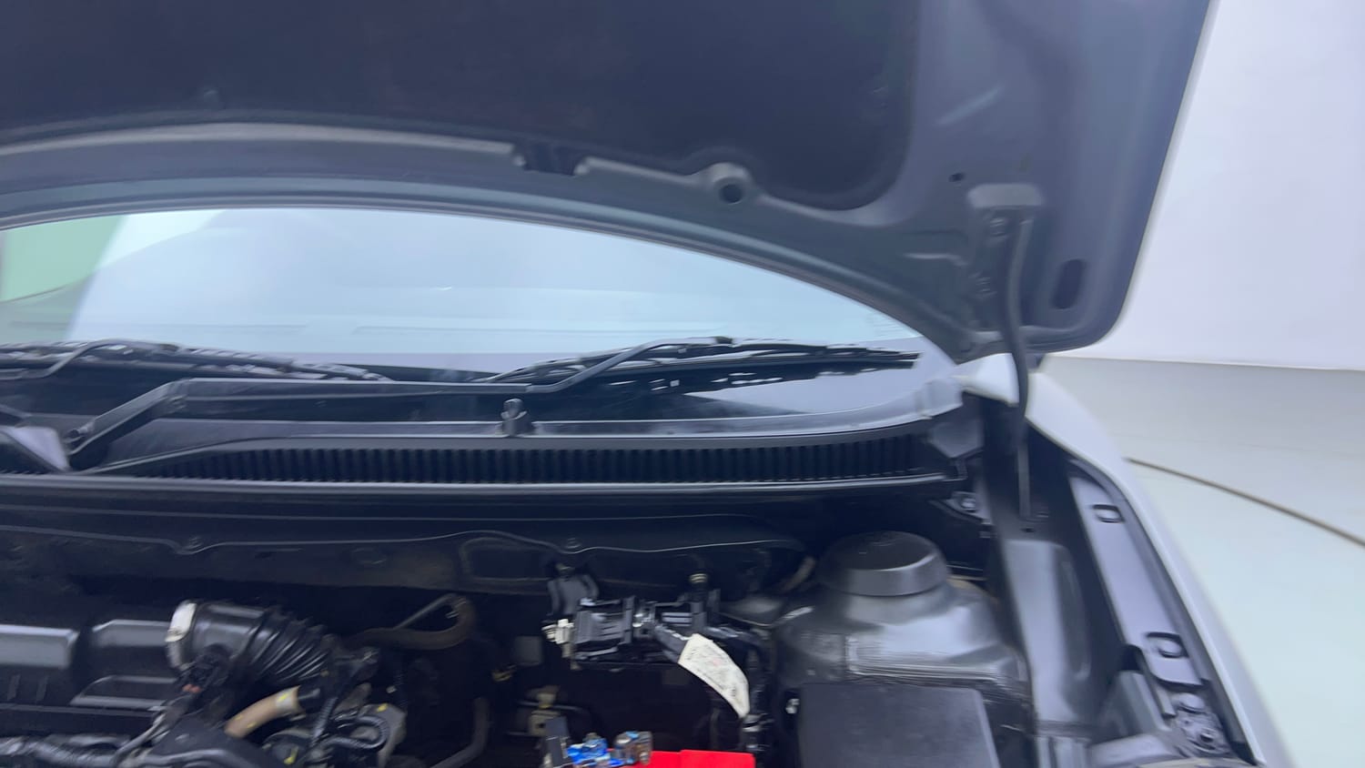 Used 2019 Toyota Glanza V CVT Petrol Automatic engine ENGINE LEFT SIDE HINGE & APRON VIEW