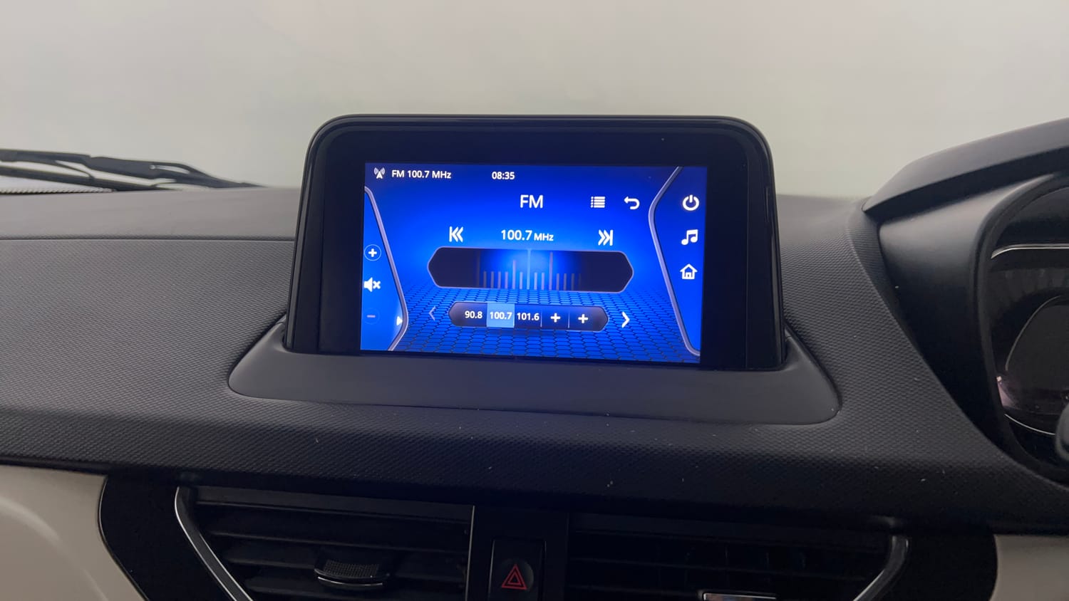 Used 2021 Tata Nexon XZ Petrol Manual top_features Integrated (in-dash) music system