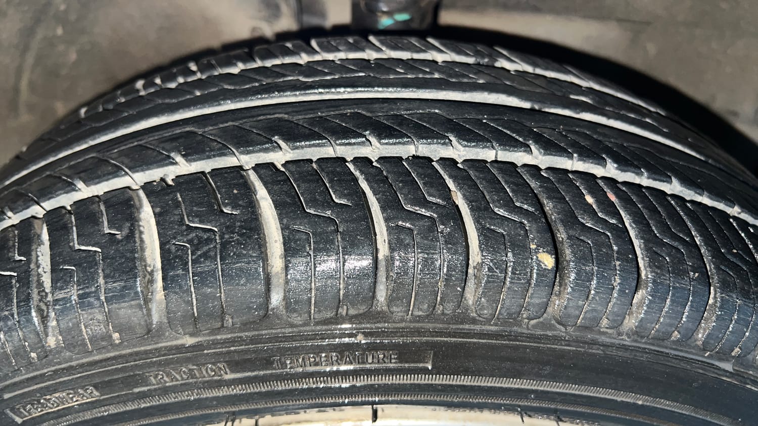 Used 2013 Maruti Suzuki Wagon R Stingray VXi Petrol Manual tyres RIGHT FRONT TYRE TREAD VIEW