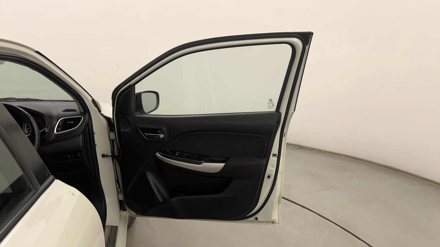 Used 2018 Maruti Suzuki Baleno Delta 1.2 Petrol Manual interior RIGHT FRONT DOOR OPEN VIEW