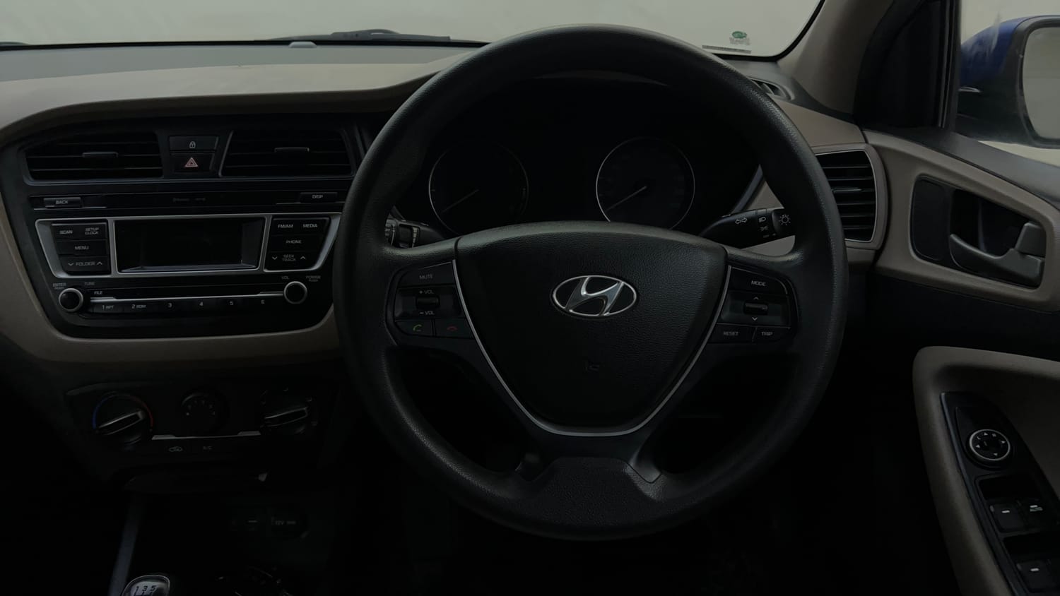Used 2015 Hyundai Elite i20 Sportz 1.2 Petrol Manual interior STEERING VIEW