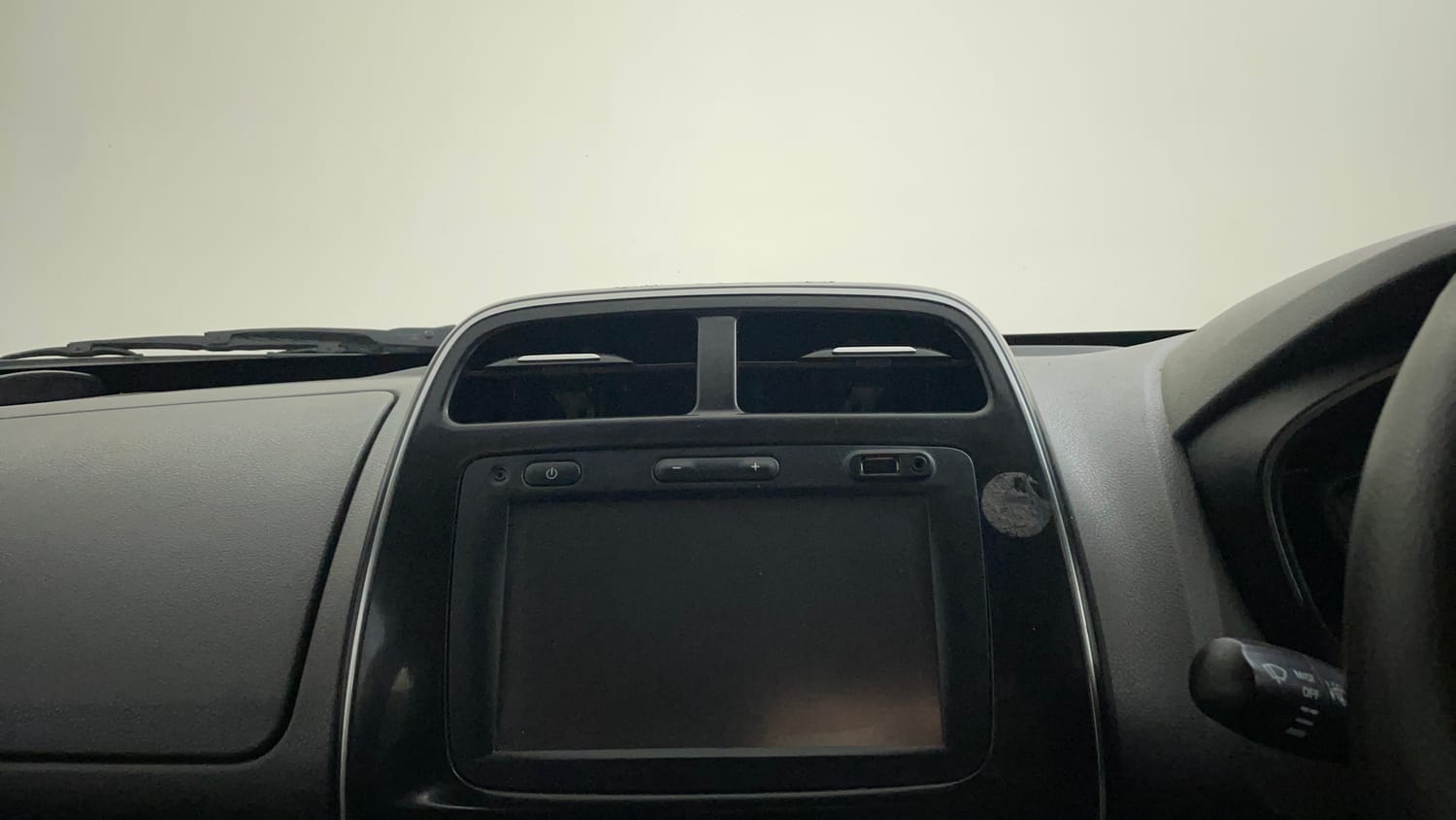 Used 2018 Renault Kwid 1.0 RXT AMT Petrol Automatic top_features Integrated (in-dash) music system