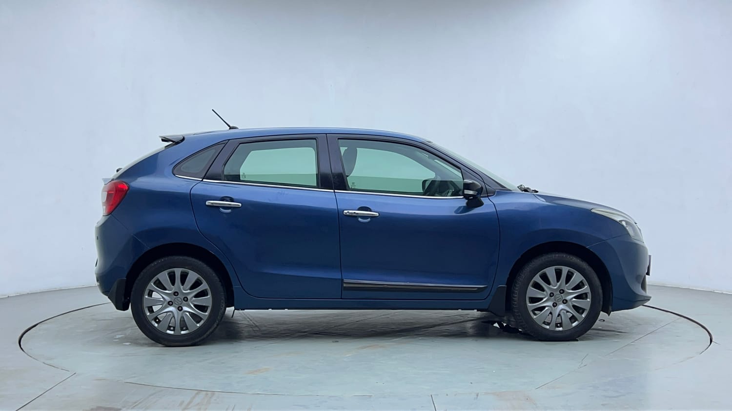 Used 2016 Maruti Suzuki Baleno Alpha 1.2 Petrol Manual exterior RIGHT SIDE VIEW