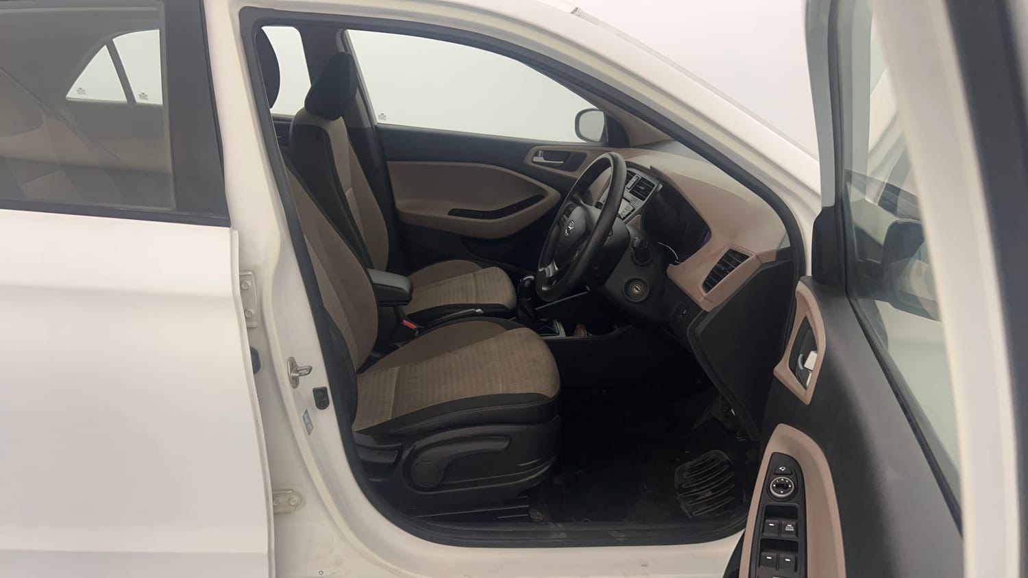 Used 2020 Hyundai Elite i20 Sportz Plus 1.2 Petrol Manual interior RIGHT SIDE FRONT DOOR CABIN VIEW