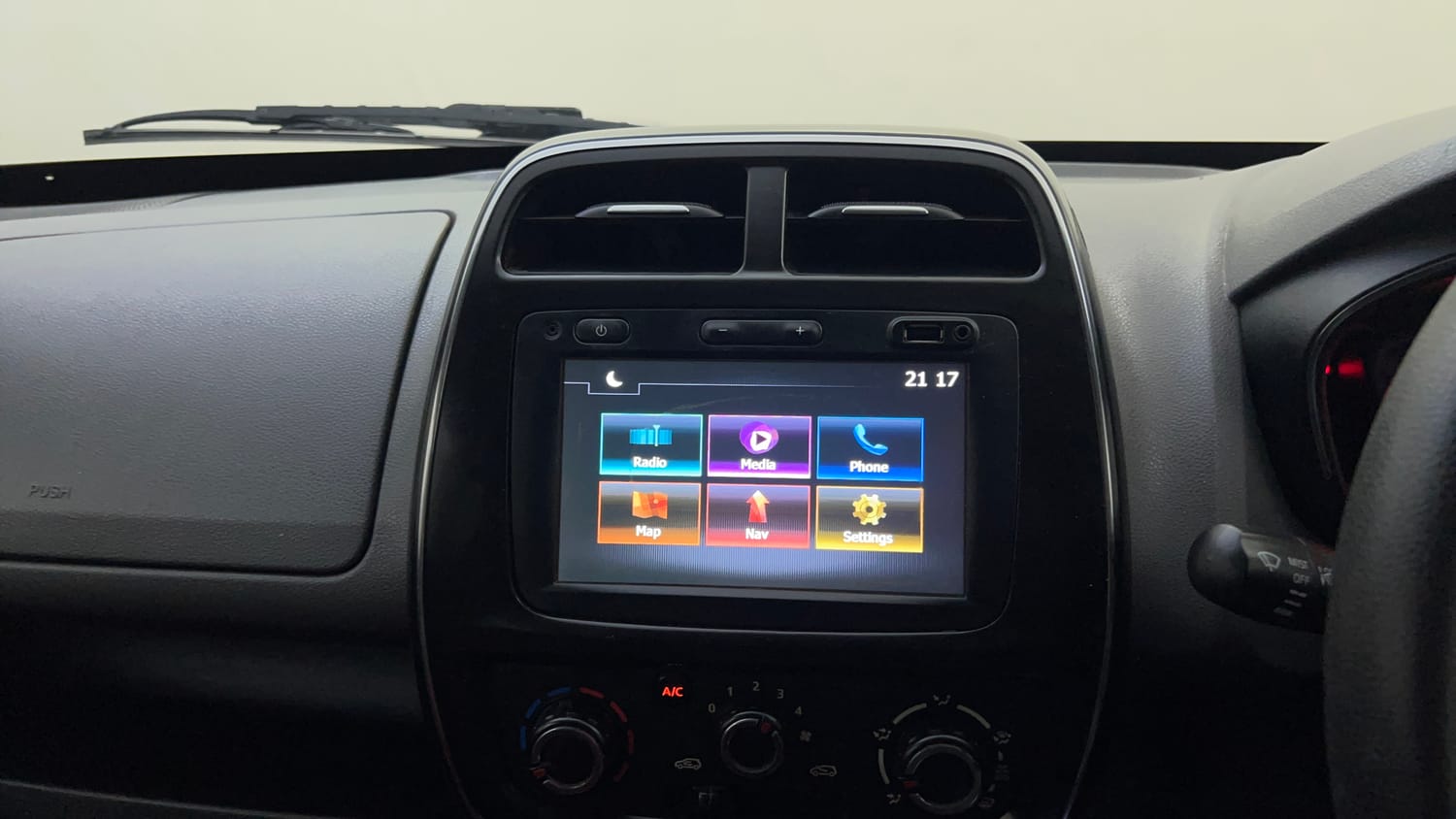 Used 2017 Renault Kwid RXT Petrol Manual top_features Touch screen infotainment system