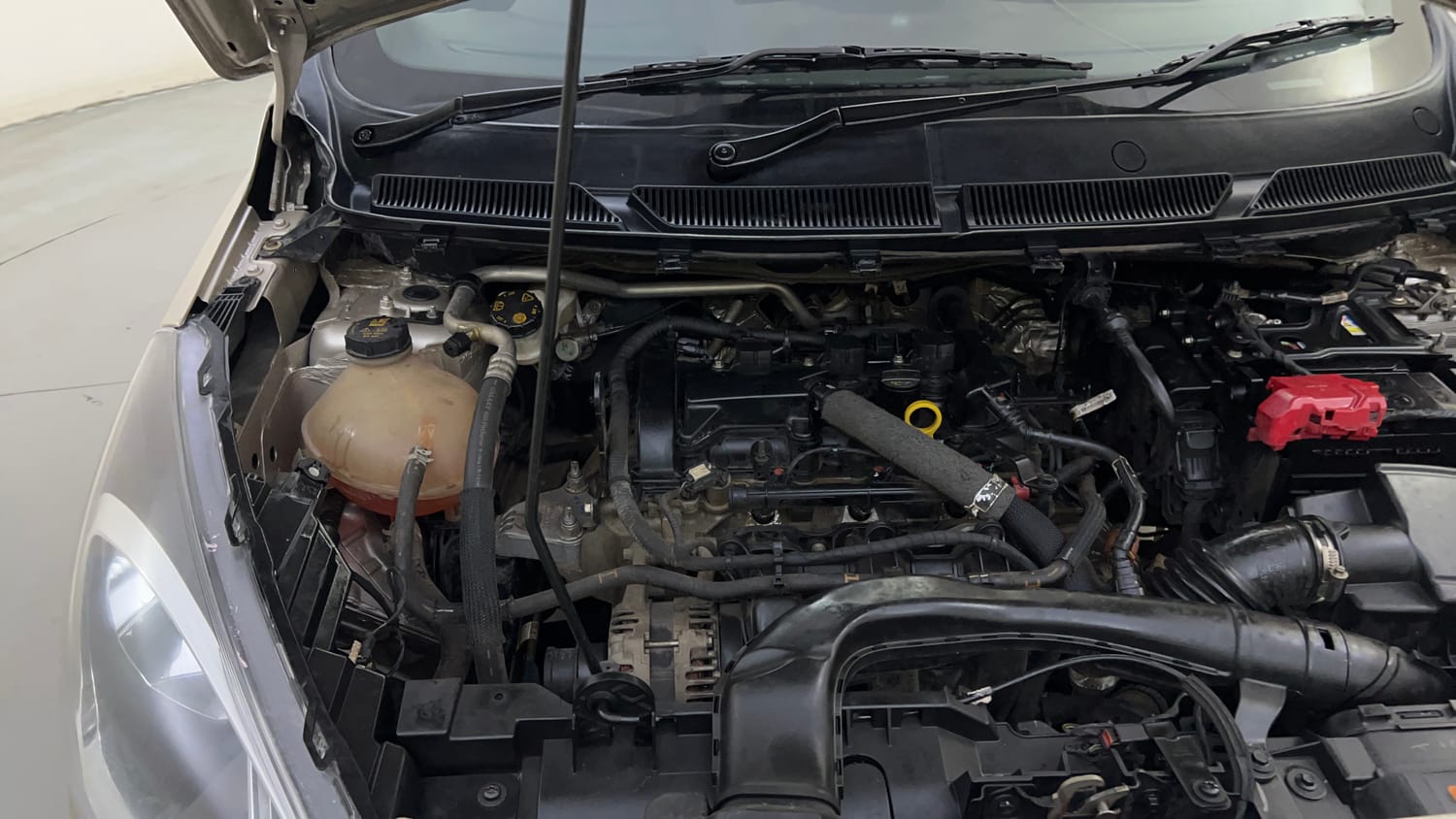 Used 2018 Ford Freestyle Titanium Plus 1.2 Ti-VCT Petrol Manual engine ENGINE RIGHT SIDE HINGE & APRON VIEW