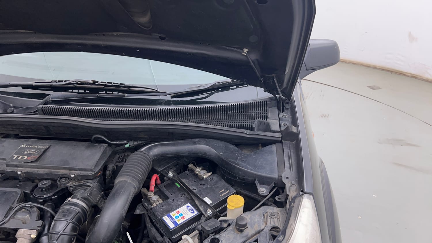 Used 2013 Ford Figo Duratorq Diesel EXI 1.4 Diesel Manual engine ENGINE LEFT SIDE HINGE & APRON VIEW