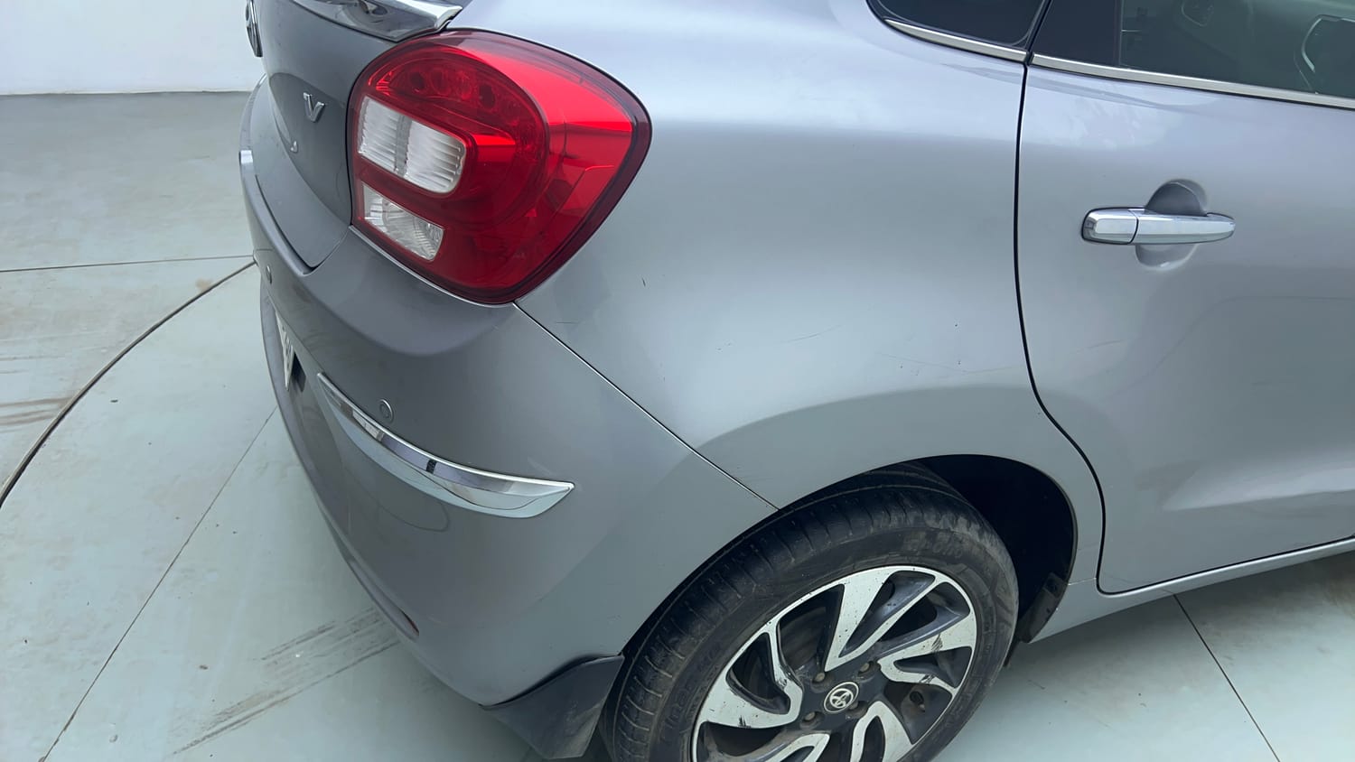 Used 2019 Toyota Glanza V CVT Petrol Automatic dents MINOR SCRATCH