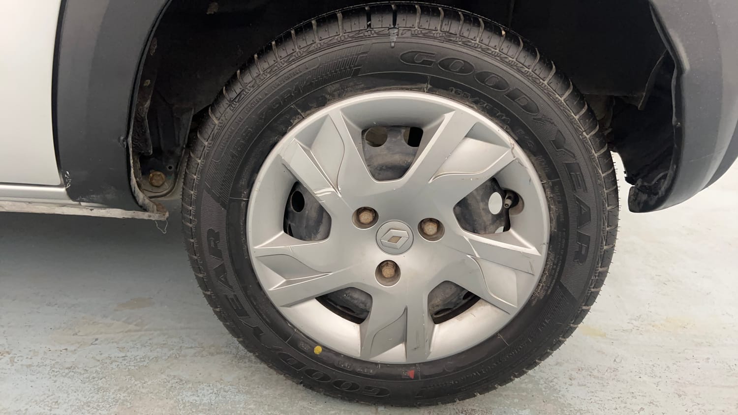 Used 2020 Renault Kwid 1.0 RXT Petrol Manual tyres LEFT REAR TYRE RIM VIEW