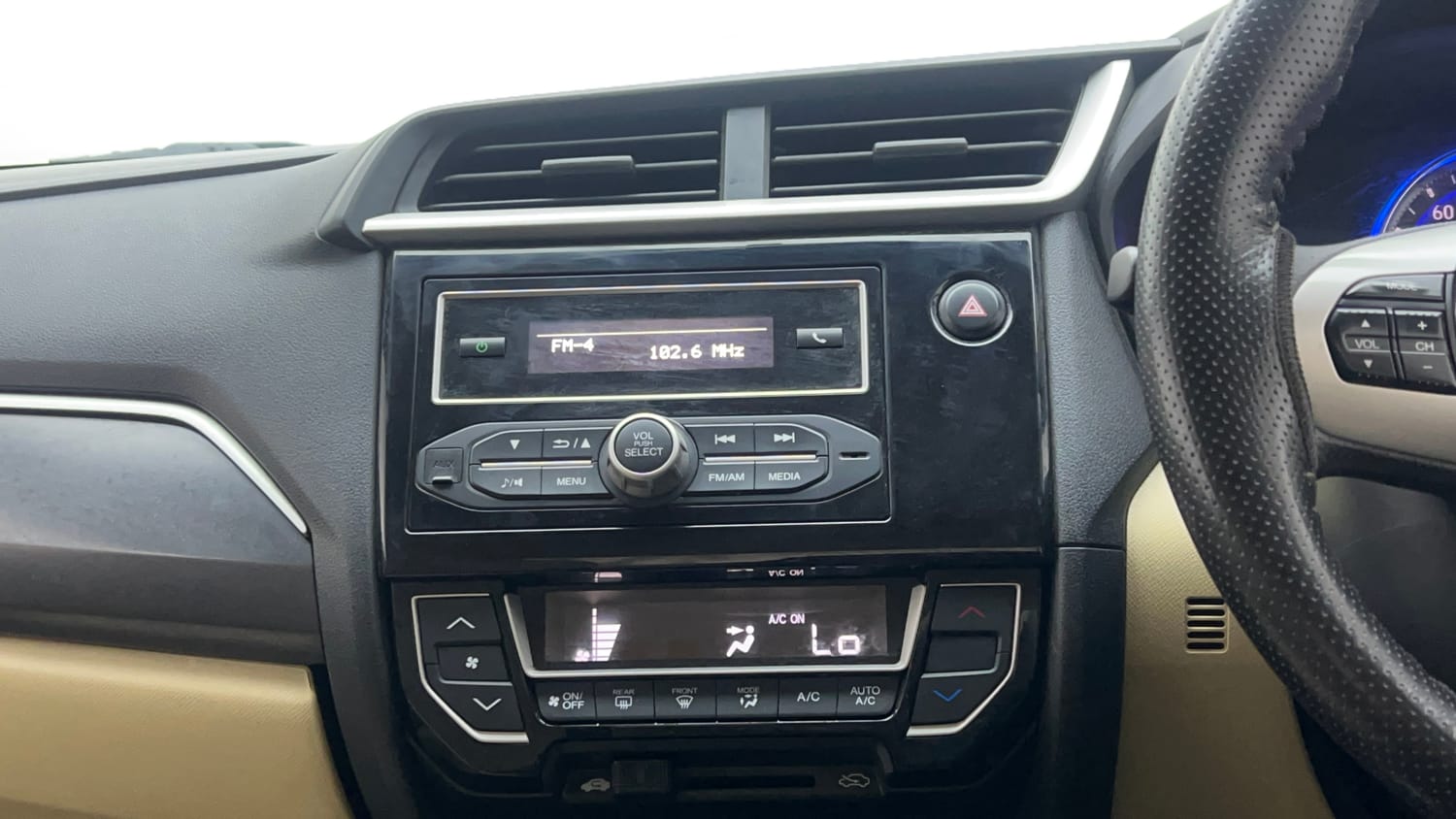 Used 2016 Honda Amaze 1.2 SX i-VTEC Petrol Manual interior MUSIC SYSTEM & AC CONTROL VIEW