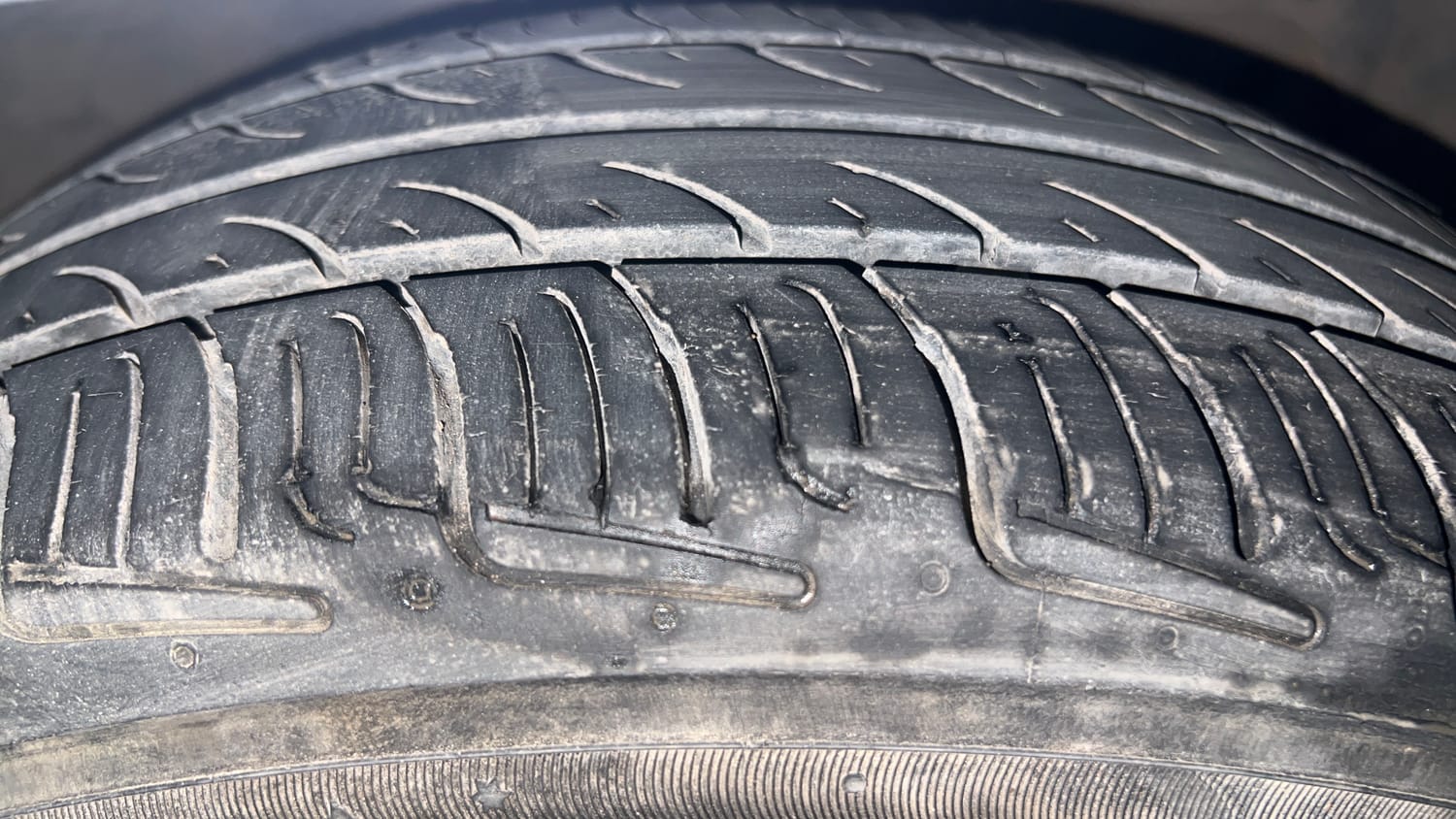 Used 2016 Ford Figo Titanium Plus 1.5 TDCi Diesel Manual tyres RIGHT FRONT TYRE TREAD VIEW