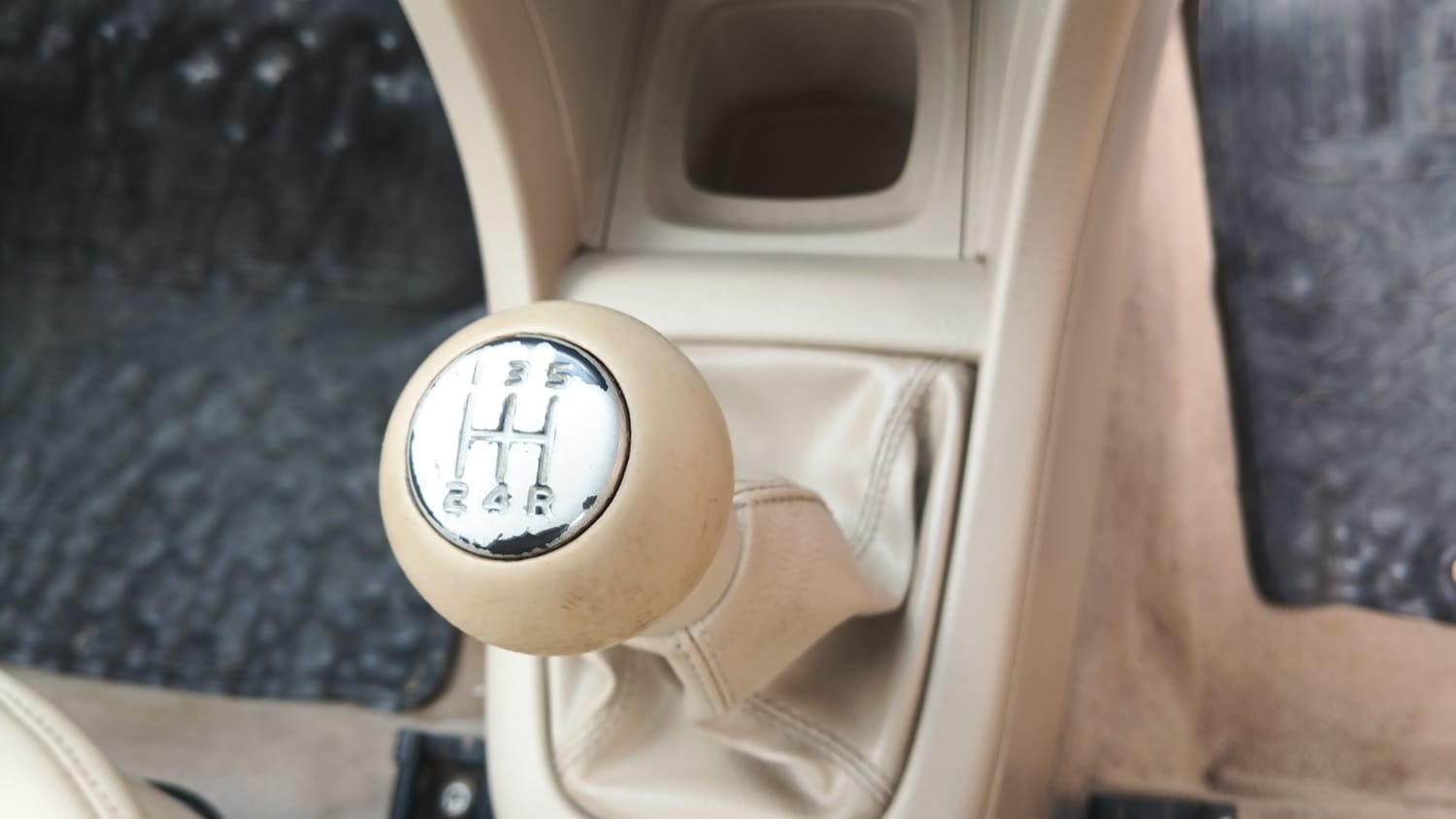 Used 2013 Maruti Suzuki Swift Dzire VDI Diesel Manual interior GEAR  KNOB VIEW
