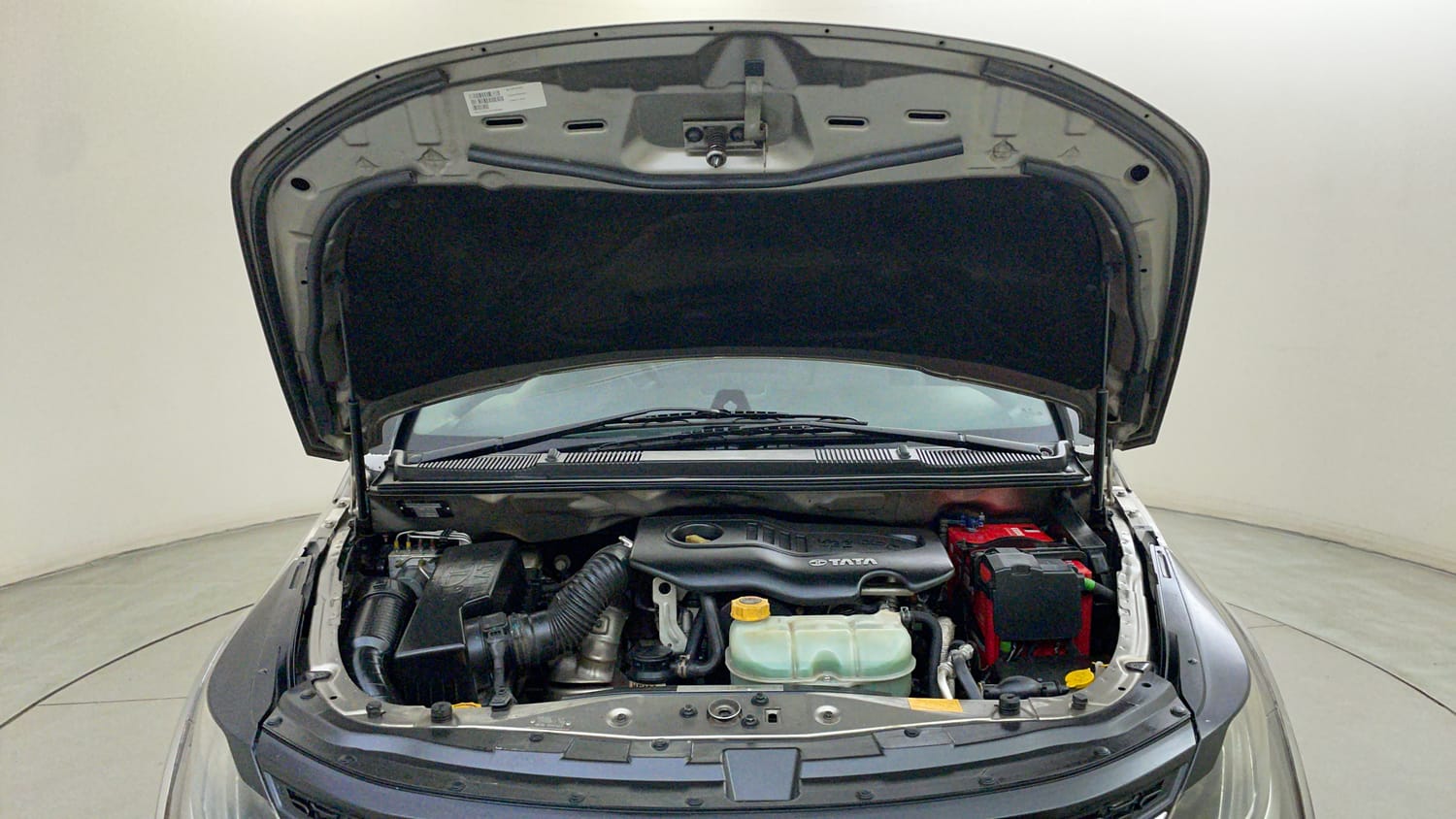 Used 2017 Tata Hexa XT 4x2 7 STR Diesel Manual engine ENGINE & BONNET OPEN FRONT VIEW