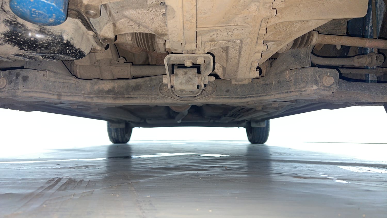 Used 2022 Hyundai Aura S 1.2 CNG Cng Manual extra FRONT LEFT UNDERBODY VIEW