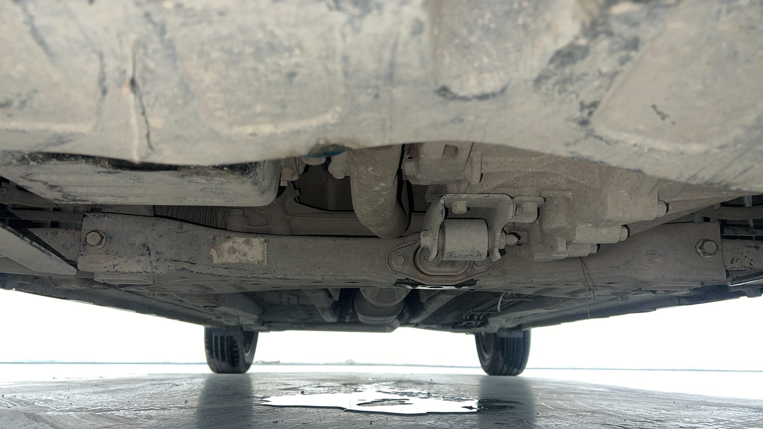 Used 2020 Hyundai New i20 Asta (O) 1.0 Turbo DCT Petrol Automatic extra FRONT LEFT UNDERBODY VIEW