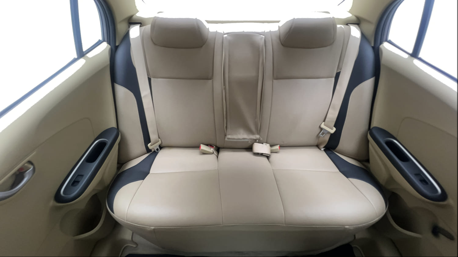 Used 2016 Honda Amaze 1.2 SX i-VTEC Petrol Manual interior REAR SEAT CONDITION VIEW