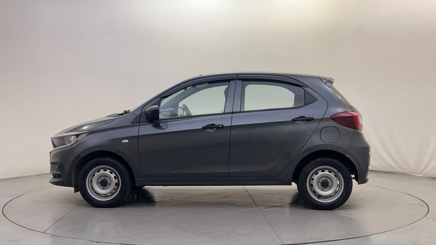 Used 2021 Tata Tiago XE Petrol Manual exterior LEFT SIDE VIEW