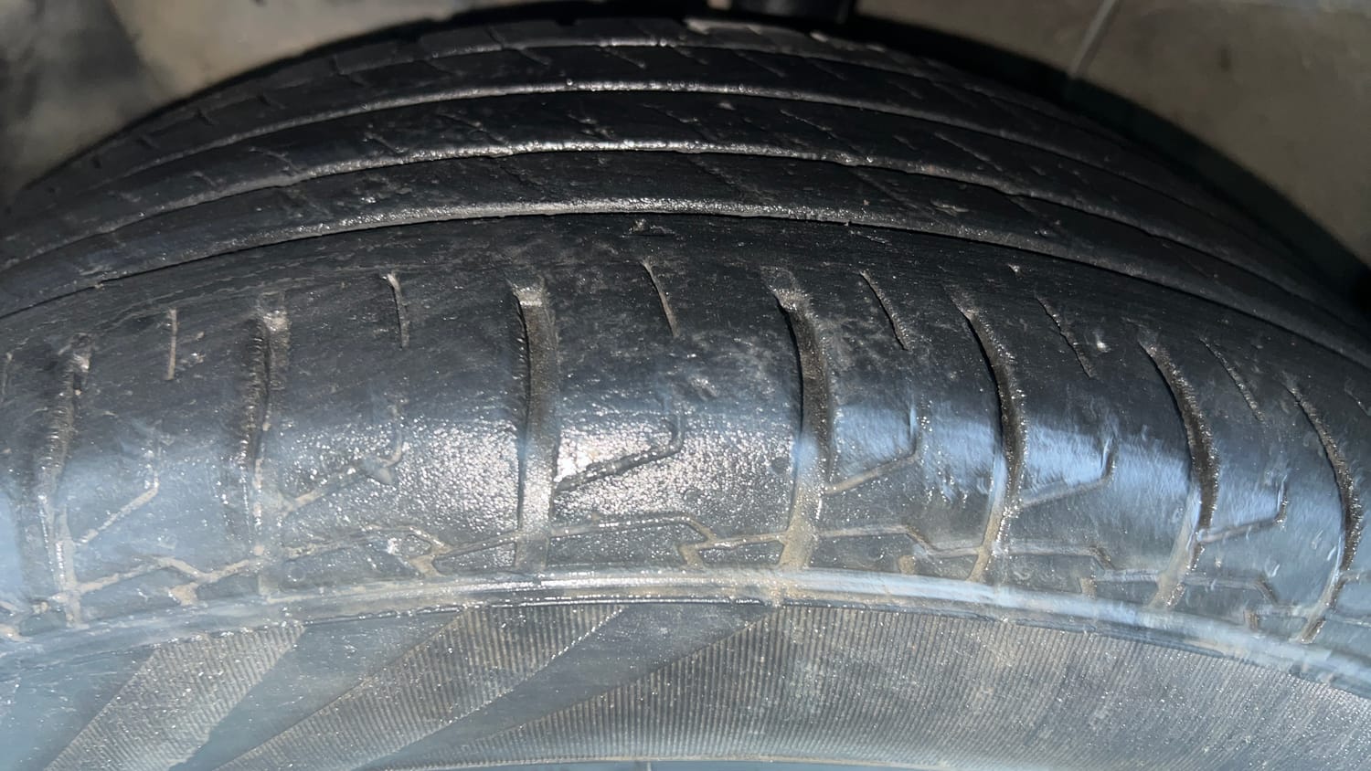 Used 2024 Hyundai Creta SX (O) 1.5 Petrol IVT Petrol Automatic tyres LEFT FRONT TYRE TREAD VIEW