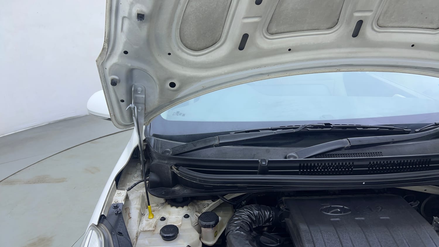 Used 2021 Hyundai Aura SX Plus 1.2 AMT Petrol Petrol Automatic engine ENGINE RIGHT SIDE HINGE & APRON VIEW