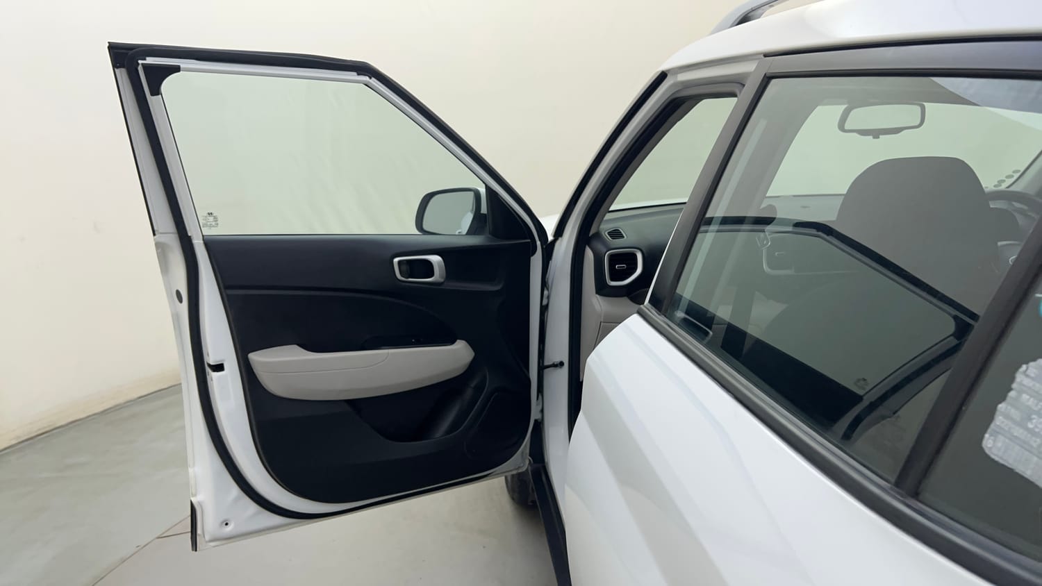 Used 2022 Hyundai Venue SX 1.2 Petrol Petrol Manual interior LEFT FRONT DOOR OPEN VIEW