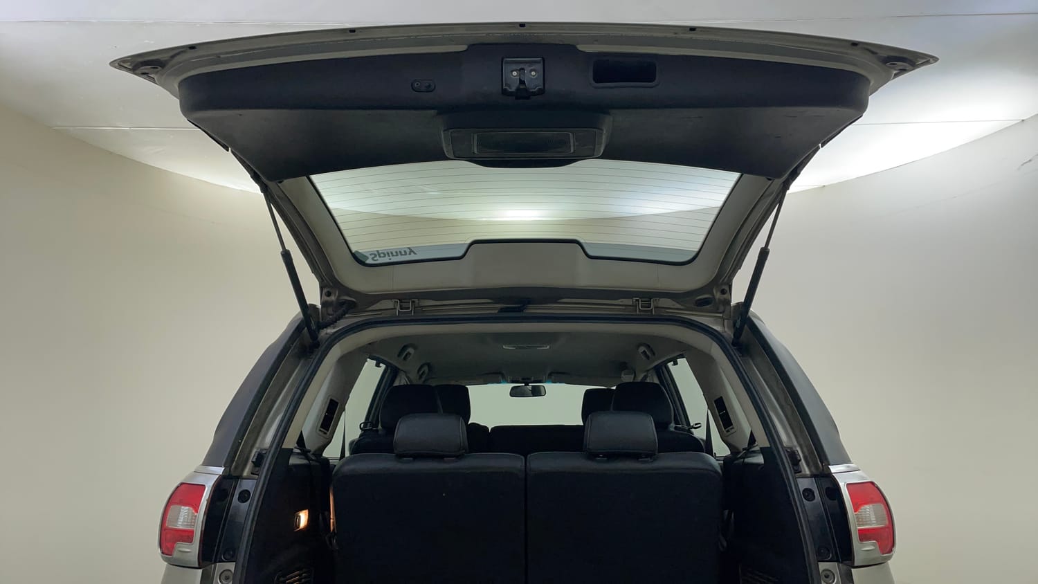 Used 2017 Tata Hexa XT 4x2 7 STR Diesel Manual interior DICKY DOOR OPEN VIEW