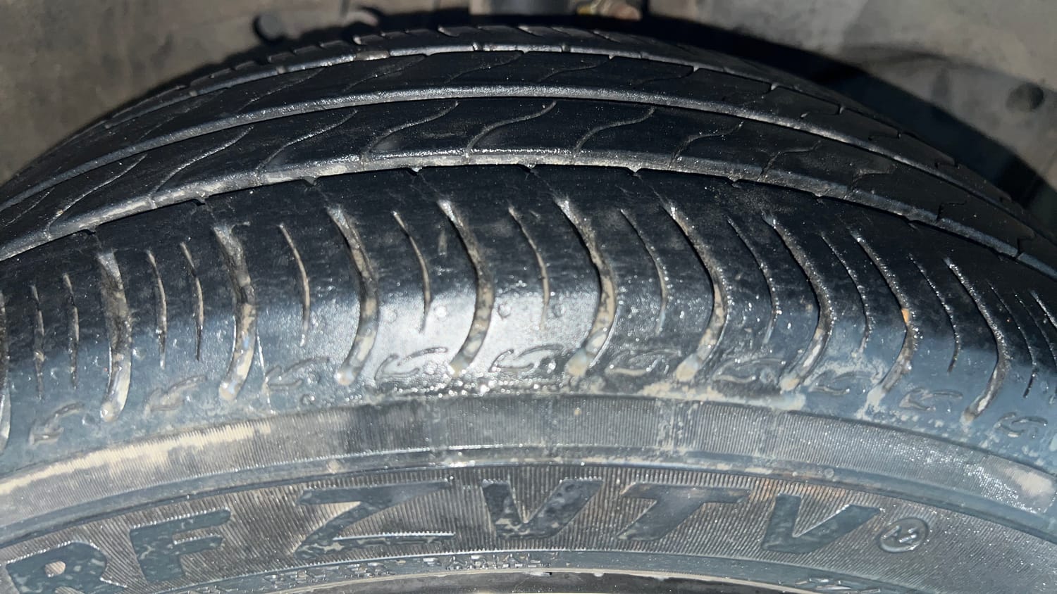 Used 2023 Honda Amaze VX CVT 1.2 Petrol Petrol Automatic tyres RIGHT FRONT TYRE TREAD VIEW
