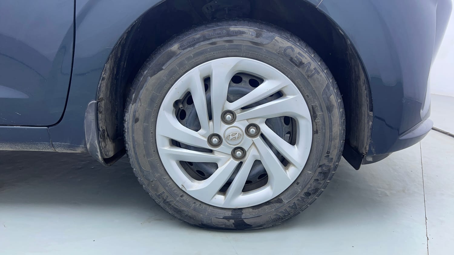 Used 2022 Hyundai Aura S 1.2 CNG Cng Manual tyres RIGHT FRONT TYRE RIM VIEW