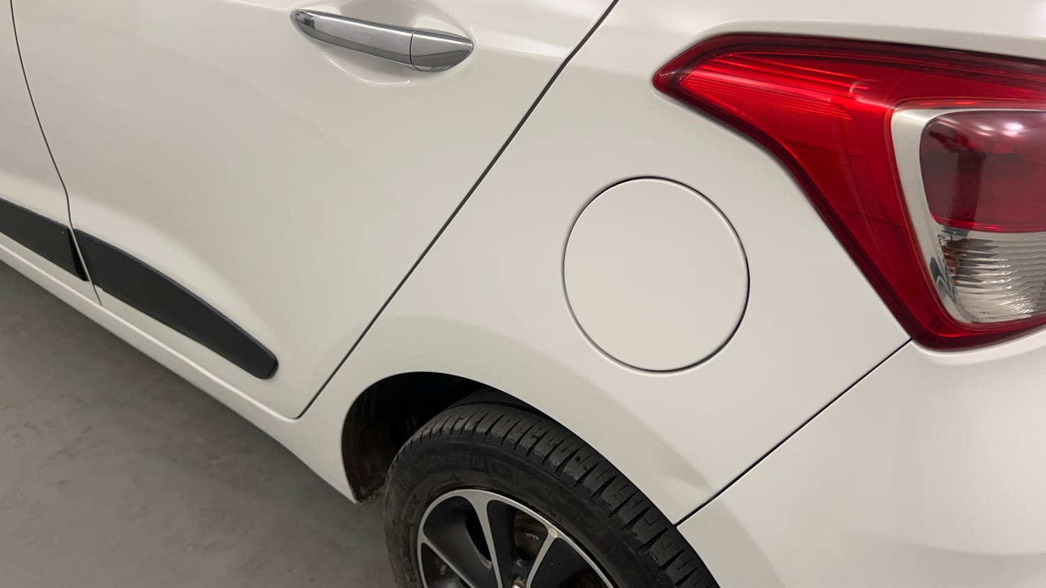 Used 2017 Hyundai Grand i10 Asta 1.2 Kappa VTVT Petrol Manual dents MINOR DENT