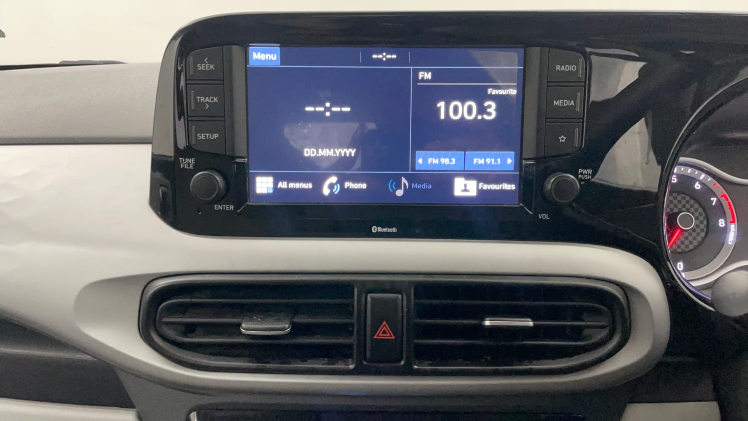 Used 2020 Hyundai Grand i10 Nios Sportz 1.2 Kappa VTVT Petrol Manual top_features Integrated (in-dash) music system