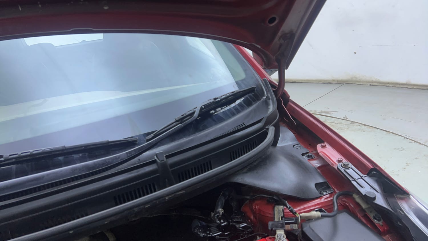 Used 2019 Hyundai Elite i20 Magna 1.2 Petrol Manual engine ENGINE LEFT SIDE HINGE & APRON VIEW