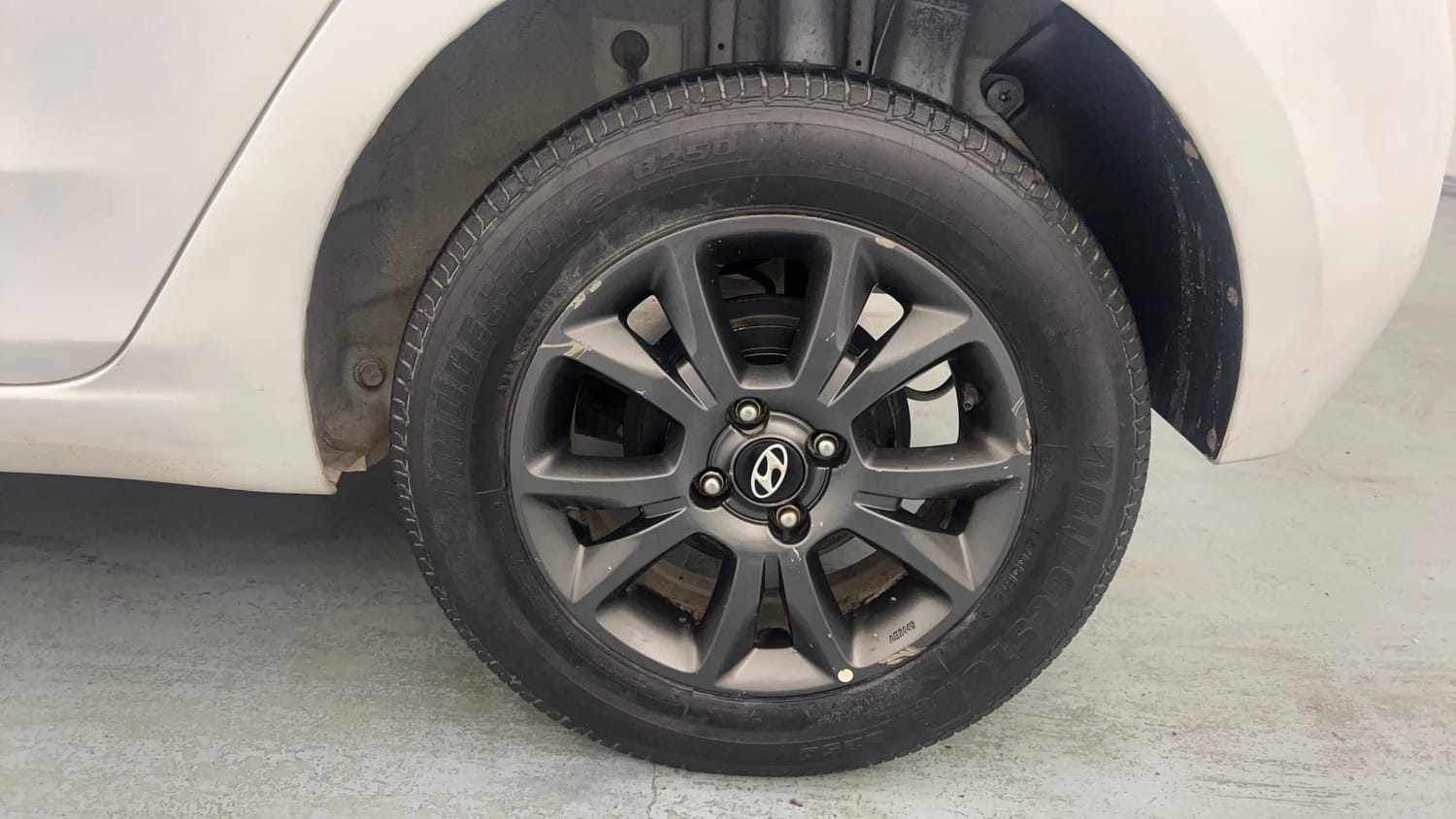 Used 2020 Hyundai Elite i20 Sportz Plus 1.2 Petrol Manual tyres LEFT REAR TYRE RIM VIEW