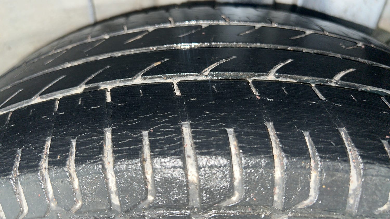 Used 2020 Hyundai Elite i20 Sportz Plus 1.2 Petrol Manual tyres LEFT REAR TYRE TREAD VIEW