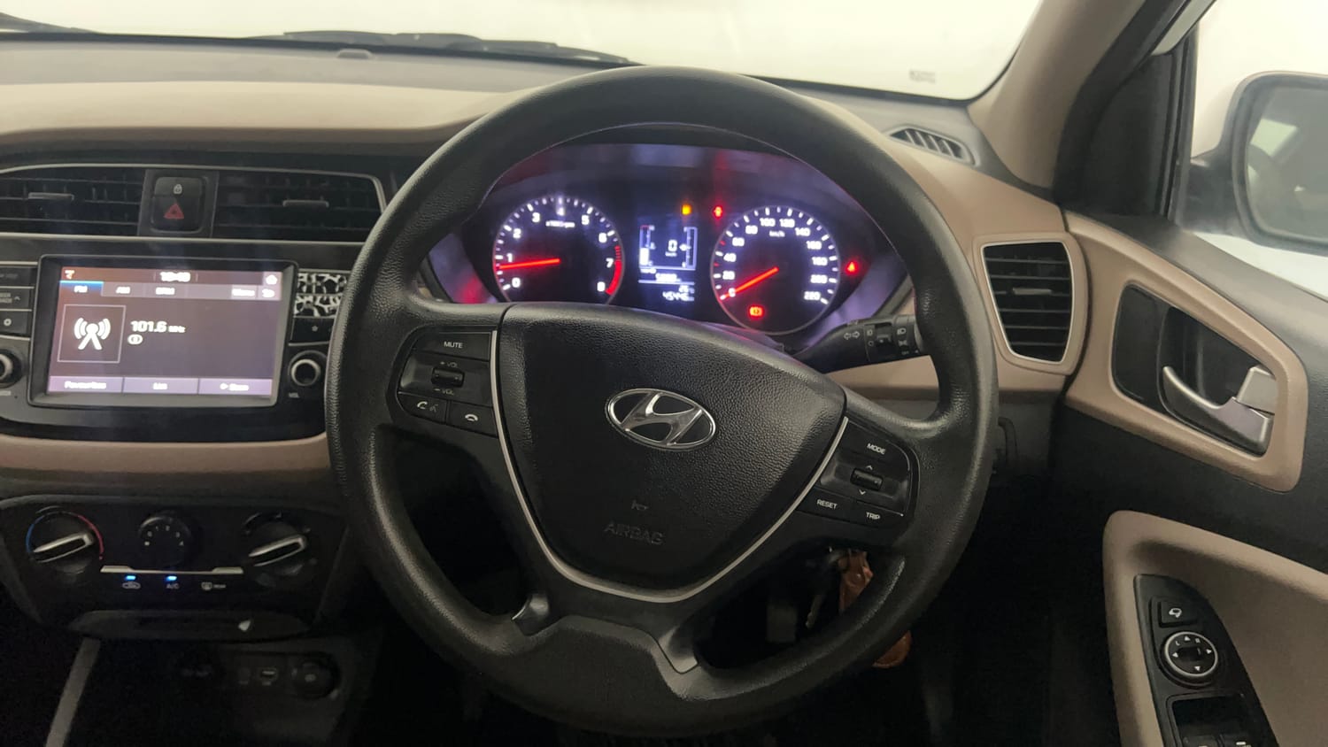 Used 2020 Hyundai Elite i20 Sportz Plus 1.2 Petrol Manual interior STEERING VIEW