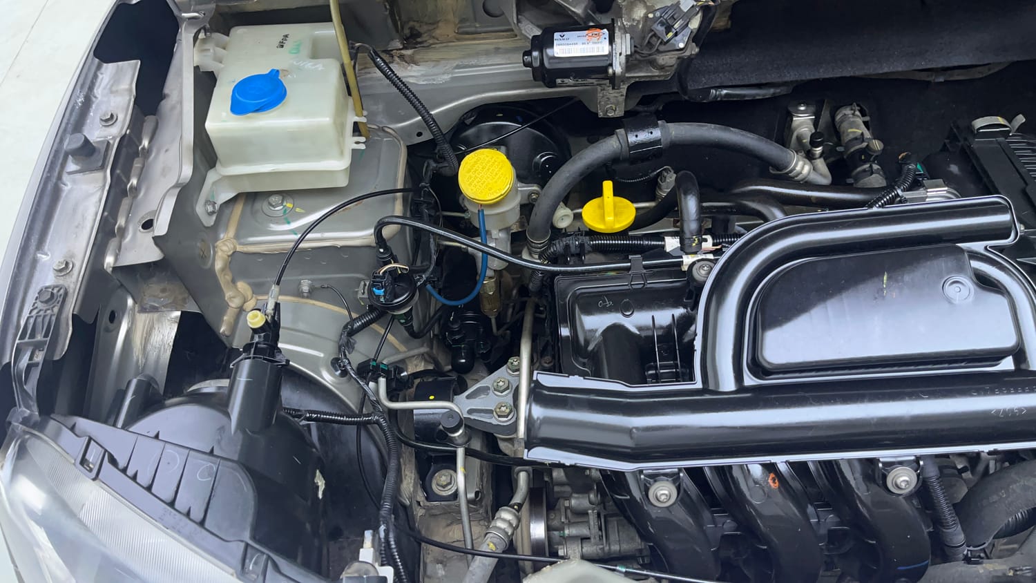 Used 2017 Renault Kwid CLIMBER 1.0 AMT Petrol Automatic engine ENGINE RIGHT SIDE VIEW
