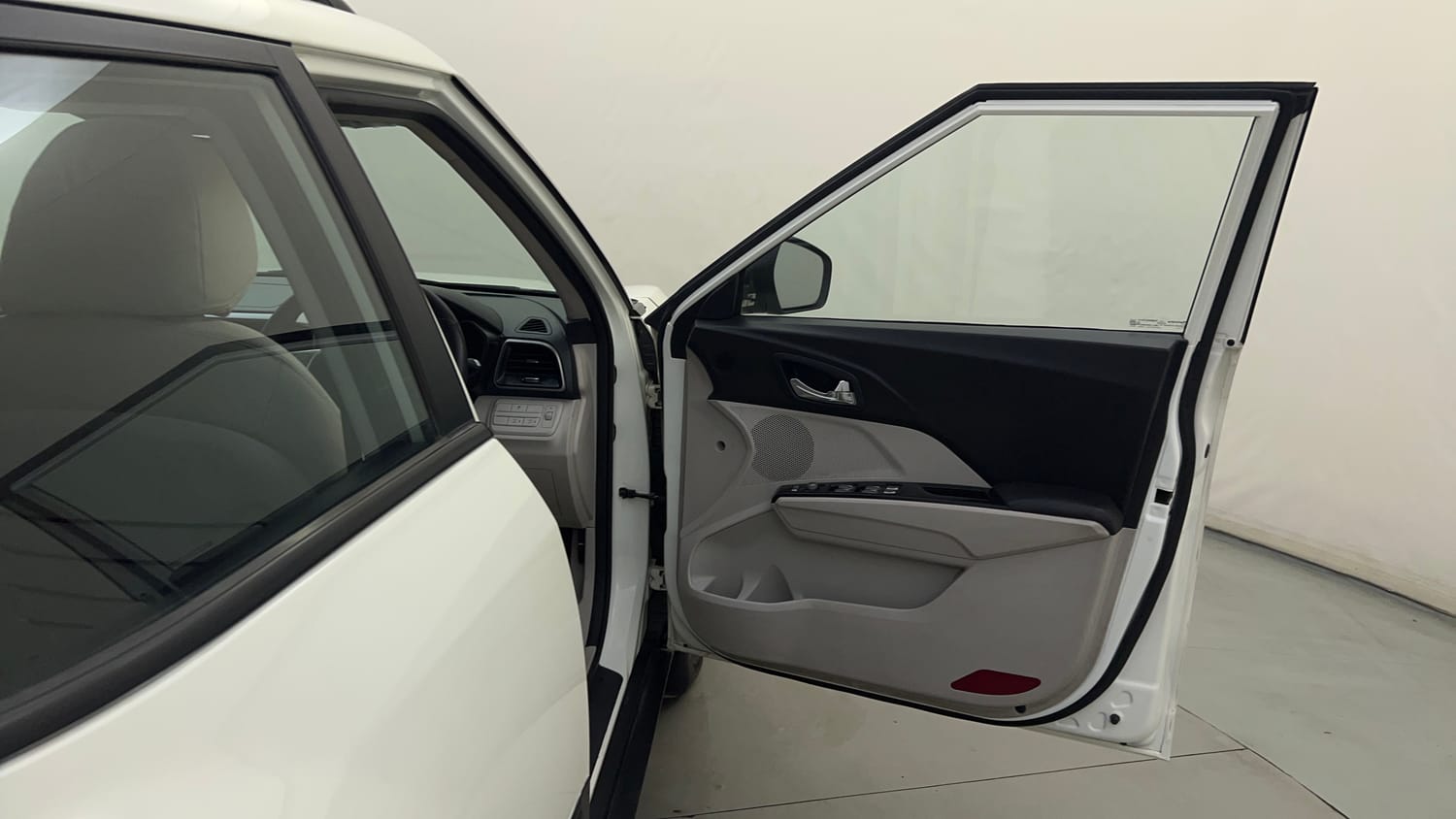 Used 2023 Mahindra XUV 300 W8 (O) 1.5 Diesel AMT Diesel Automatic interior RIGHT FRONT DOOR OPEN VIEW