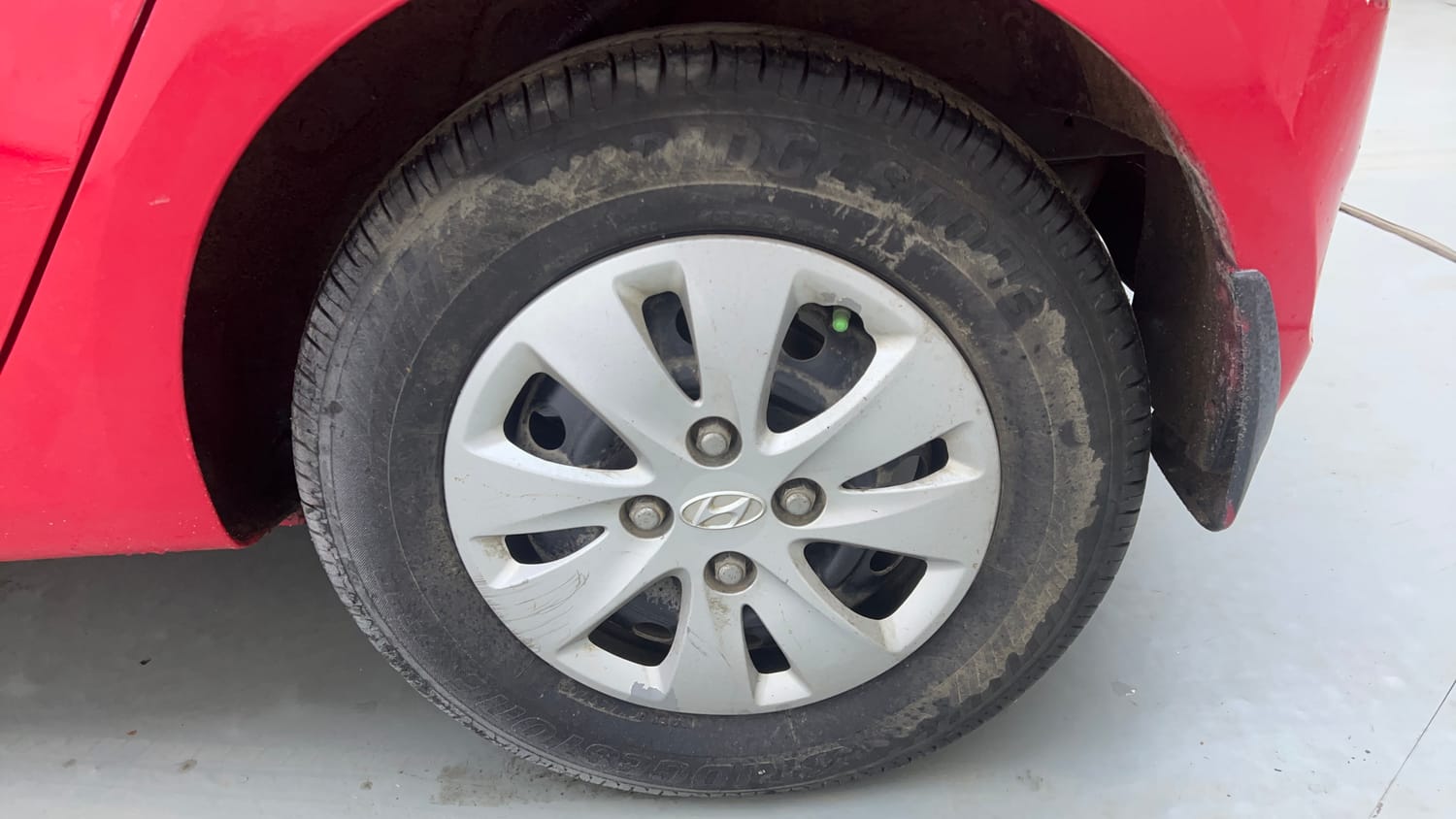 Used 2012 Hyundai i10 Sportz 1.2 AT Kappa2 Petrol Automatic tyres LEFT REAR TYRE RIM VIEW