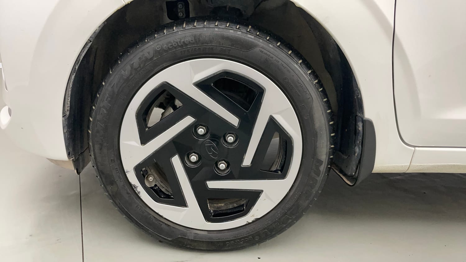 Used 2023 Hyundai Grand i10 Nios Sportz AMT 1.2 Kappa VTVT Petrol Automatic tyres LEFT FRONT TYRE RIM VIEW