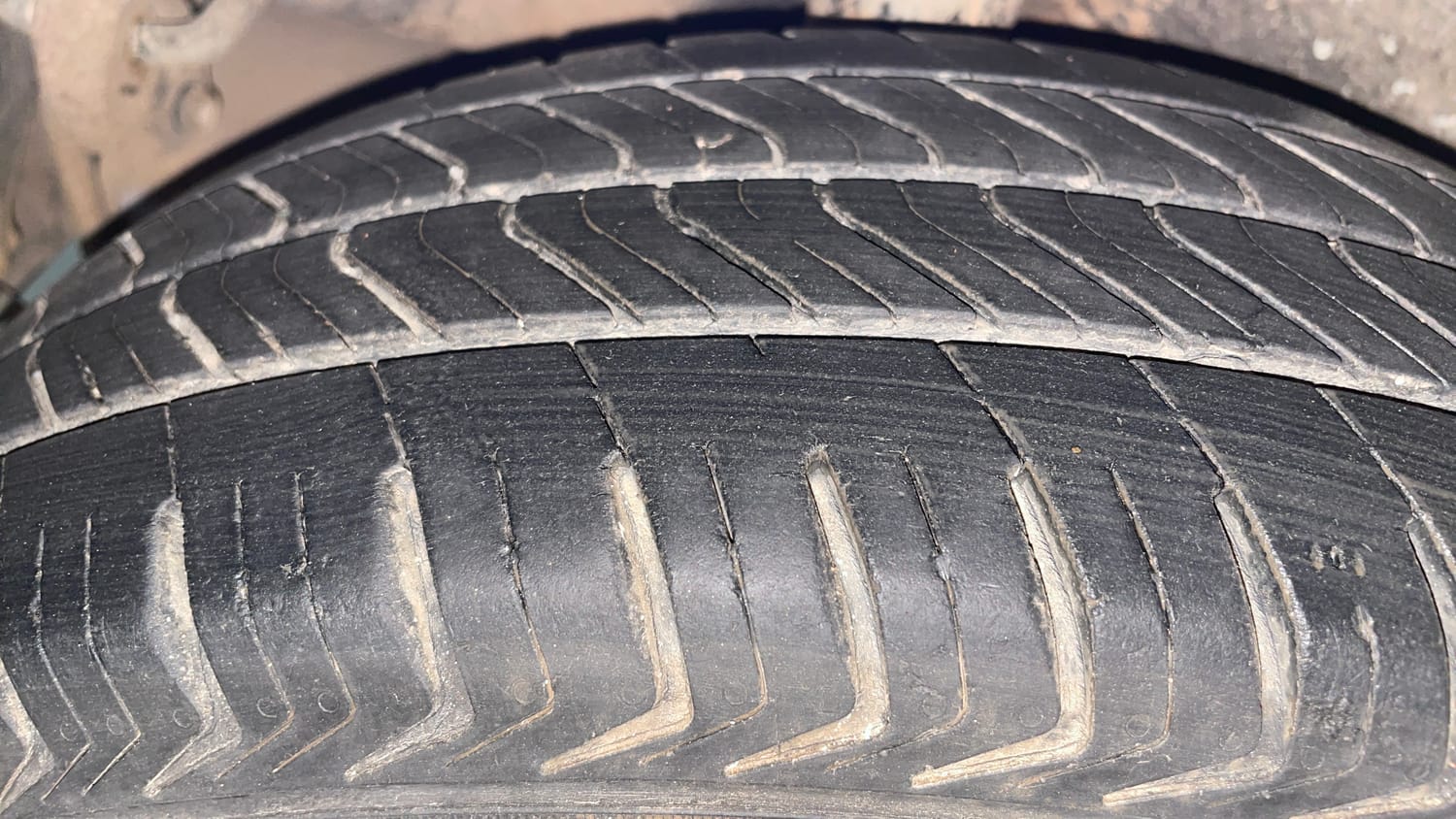 Used 2015 Maruti Suzuki Celerio VXi AMT Petrol Automatic tyres RIGHT REAR TYRE TREAD VIEW