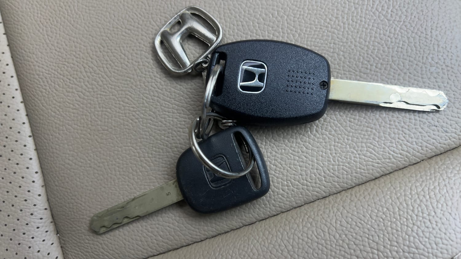 Used 2016 Honda Amaze 1.2 SX i-VTEC Petrol Manual extra CAR KEY VIEW